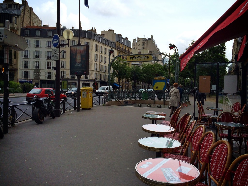 Уличное кафе в Париже